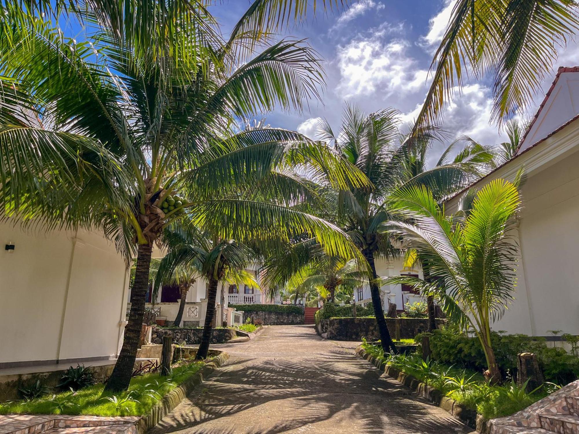 Hawaii Resort Дуонг-Донг Экстерьер фото